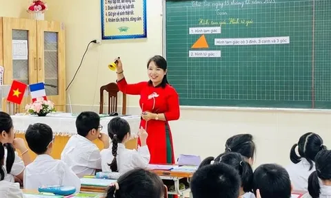 Mỗi Giáo viên được tặng 2.000.000 đồng/người trước ngày 29/12 Âm lịch nhân dịp Tết nguyên đán 2026 theo Nghị quyết 83 khi đạt danh hiệu nào?