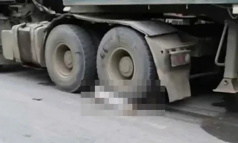 Xót xa: Mẹ tử vong, con trai nguy kịch sau khi bất ngờ va chạm với xe đầu kéo