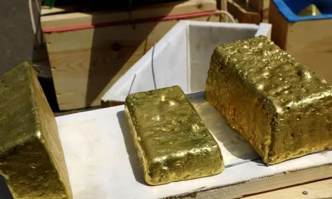 20 thỏi vàng nặng 21 kg giấu trong một chiếc xe bán tải ở đâu?