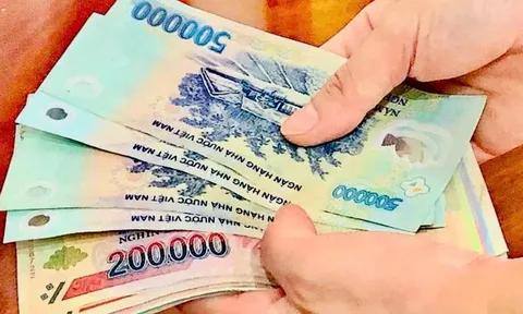 Ban hành bảng lương mới cùng với 01 khoản phụ cấp mới hoàn toàn cho CBCCVC và LLVT theo Kết luận của Trung ương vào thời gian nào?