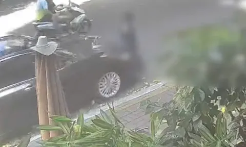 Đang đi bộ, người phụ nữ hơn 70 tuổi tử vong khi bị cuốn vào gầm xe ô tô