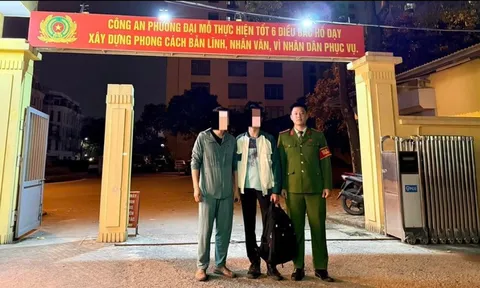 Bố bàng hoàng phát hiện đoạn ghi âm trong điện thoại của con trai với người tự xưng công an, vội vàng đi trình báo ngay