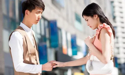 Người yêu cũ dụ dỗ tôi lên giường và làm một việc không ngờ tới