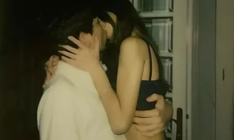 Yêu cô gái từng bán ảnh nóng cho web 18+, tôi chết sững vì 1 lời tâm sự lúc lên giường cùng nhau