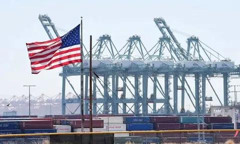 Mỹ sẽ nâng thuế nhập khẩu bổ sung lên 15%, tác động tới chuỗi cung ứng toàn cầu