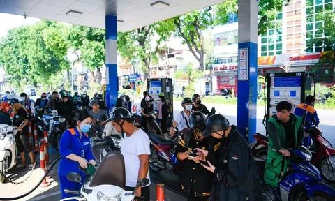 Giá xăng dầu chiều 5/3/2026 đồng loạt tăng rất mạnh, cao nhất 7.100 đồng/lít