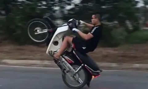 Năm 2026, đi xe bốc đầu bị phạt thế nào theo Nghị định 168?