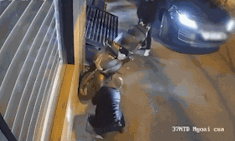 Lời khai sững sờ của tài xế Range Rover chọc thủng lốp xe máy SH ở Hà Nội