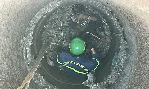 Nghẹt thở xem clip 1 phút 10 giây cứu nạn bé trai từ giếng sâu 20 mét