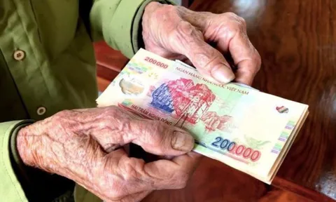 Bộ Nội vụ lý giải về sự kết hợp tỷ lệ 4,5% và 200.000 đồng mỗi tháng trong dự thảo tăng lương hưu