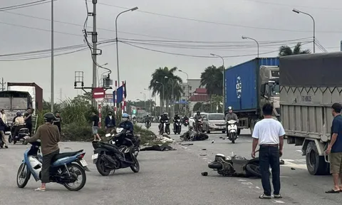 Hiện trường kinh hoàng tai nạn xe tải bất ngờ va chạm với 3 xe máy, 2 người tử vong tại chỗ ở Ninh Bình