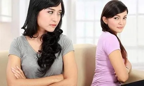 Chị chồng chuyển cho tôi 500 triệu đồng yêu cầu ly hôn ngay lập tức, biết lý do tôi ký đơn ngay