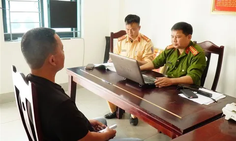 Vụ ô tô đỗ chắn đường làng ở Nghệ An: Thông tin bất ngờ về người "gây khó dễ"