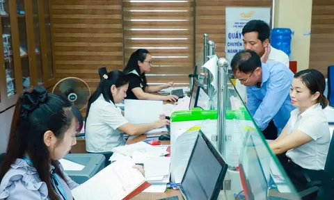 Thi tuyển công chức vào vị trí việc làm xếp ngạch chuyên viên và tương đương, cán sự và tương đương thực hiện ra sao?