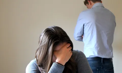 Người yêu cũ hẹn tôi đến khách sạn, sự thật khiến tôi choáng váng