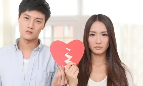 Khi ly hôn, mẹ chồng dúi vào tay tôi 50 triệu đồng