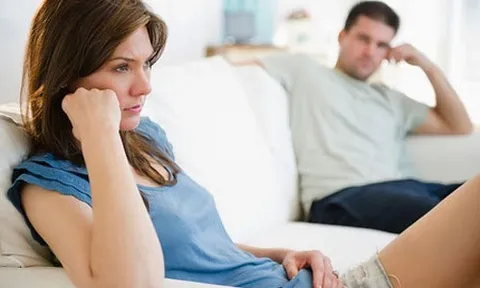 Biết chồng đi với đồng nghiệp qua đêm, tôi quyết định ly hôn