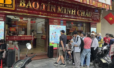 Tiệm vàng Bảo Tín Minh Châu hoạt động lại, khách giao dịch "khác lạ"?