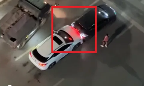 Clip vụ ô tô Lexus tông loạt xe ở Hà Nội nóng một chi tiết khó hiểu