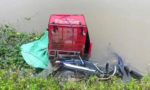 Thi thể nam shipper dưới mương nước ở Ninh Bình: Xót xa hình ảnh tại hiện trường