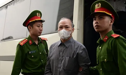 Hình ảnh Cựu Thứ trưởng Hoàng Văn Thắng hầu tòa sáng 30/3