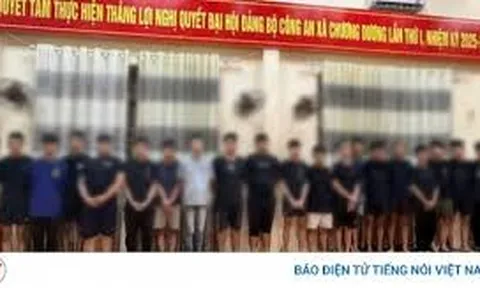 Khởi tố nhóm côn đồ phóng xe máy kinh hoàng mang hung khí truy sát đối thủ