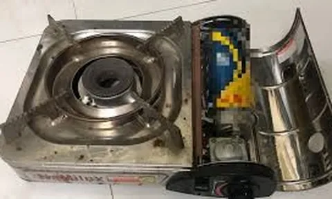 Bình gas mini bất ngờ phát nổ, mảnh vỡ găm vào não làm bé gái tử vong thương tâm