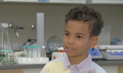 Thần đồng 9 tuổi gây "bão" khi nhập học nghành khoa học thần kinh của trường đại học danh giá hàng đầu