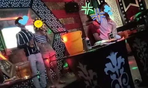Chỉ đi karaoke với đối tác, tôi có nguy cơ mất vợ vì tờ hóa đơn ghi tiền bo "tay vịn"