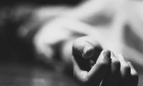 Mẹ kế máu lạnh ra tay với bé gái 6 tuổi, camera hàng xóm phơi bày tội ác