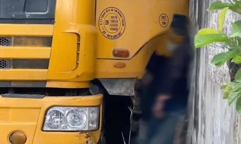 Xót xa: Tài xế bị chính xe mình cầm lái ép tử vong