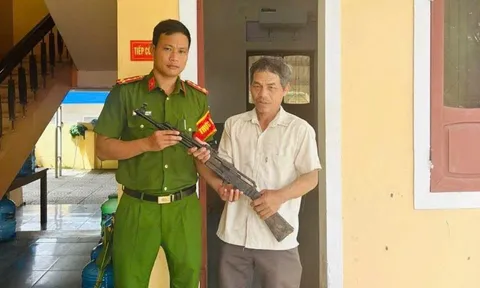 Đi cày ruộng, một nông dân tá hỏa phát hiện… súng AK-47! Câu chuyện khó tin nhưng có thật