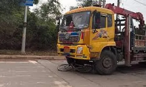 Va chạm với xe tải, nguyên phó hiệu trưởng ở Lào Cai tử vong thương tâm