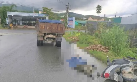Clip: Đột ngột ngã xe máy, người đàn ông bị xe ben cán qua người, tử vong tại chỗ
