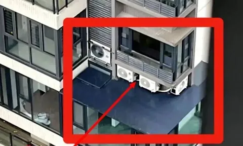 Hàng xóm tranh thủ dựng mái tôn, lắp 4 cục nóng dí sát cửa sổ phòng ngủ, chủ nhà choáng váng “xém ngất” khi vừa đi nghỉ dưỡng về