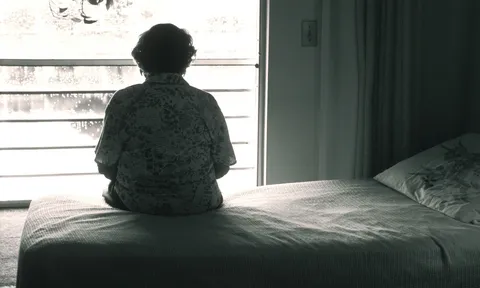 Người mẹ 75 tuổi giấu xác con gái trong tủ đông suốt 20 năm, tình trạng bên trong khi mở ra khiến ai cũng ám ảnh