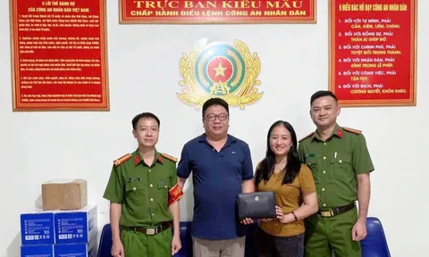 Bỏ quên chiếc túi chứa gần 400 triệu trên nóc xe ô tô của người khác, câu chuyện khó tin nhưng lại có thật
