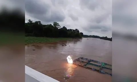 Người đàn ông chết do điện giật trên sông, nhiều người chứng kiến trong sợ hãi: Hiện trường có gì?