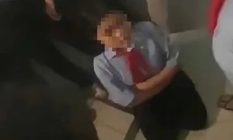 Dư luận bức xúc vụ nữ sinh lớp 8 bị đánh, ép quỳ trong nhà vệ sinh trường học ở Huế