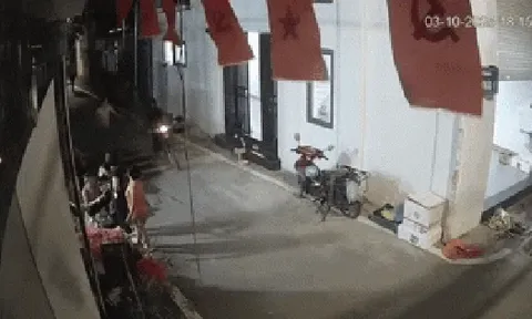 Camera ghi lại cảnh bà bầu 7 tuần bị kẻ lạ đá vào bụng trên đường phố Hà Nội, hé lộ nguyên nhân