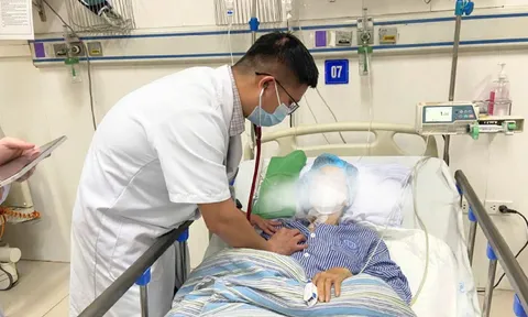 Tưởng khỏi bệnh, ai ngờ nhập viện cấp cứu: Tin “thuốc nam chữa khỏi tiểu đường”, người phụ nữ Hà Nội hôn mê nguy kịch