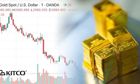 Giá vàng hôm nay 4/3: Đối mặt với nguy cơ bán tháo, vẫn khó hạ giá?