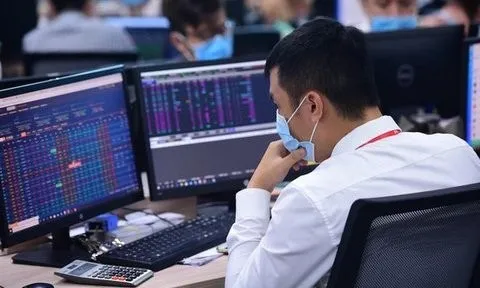 Gửi tiền vào ngân hàng vẫn hấp dẫn hơn đầu tư chứng khoán