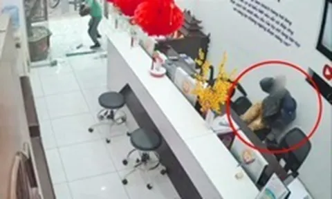 Người đàn ông cầm dao xông vào cửa hàng, đe dọa nữ nhân viên ở Nam Định khai gì?