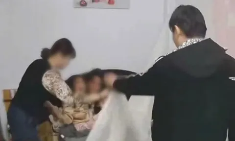 Vụ clip người phụ nữ bị chồng cũ đánh dã man trước mặt con nhỏ: Mẹ chồng tiết lộ nguyên nhân khiến ai cũng phẫn nộ