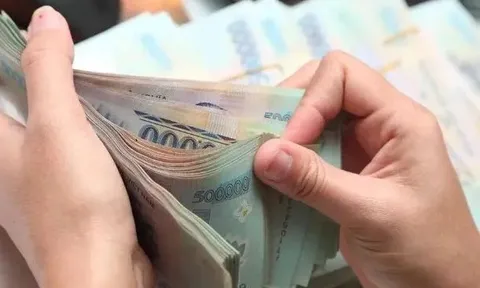 Rút BHXH một lần, người lao động sẽ mất 7 quyền lợi này, khoản tiền "khủng" đầu tiên khiến ai cũng "tiếc hùi hụi"