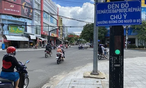 Từ 2025, 5 trường hợp được rẽ phải khi đèn đỏ mà không bị phạt