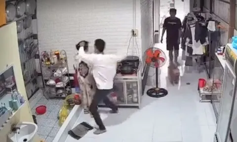 Clip 20 giây ghi cảnh người phụ nữ bị đấm ngã xuống sàn: Hé lộ nguồn cơn