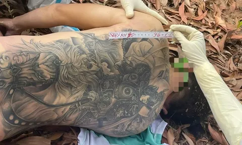 Phát hiện thi thể người đàn ông trong tư thế treo cổ trong rừng tràm: Có hình xăm "lạ" kín lưng