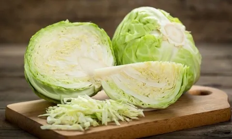 Bắp cải là "siêu thực phẩm" tốt cho sức khỏe, nhưng nhóm người này phải tránh xa không "rước họa"